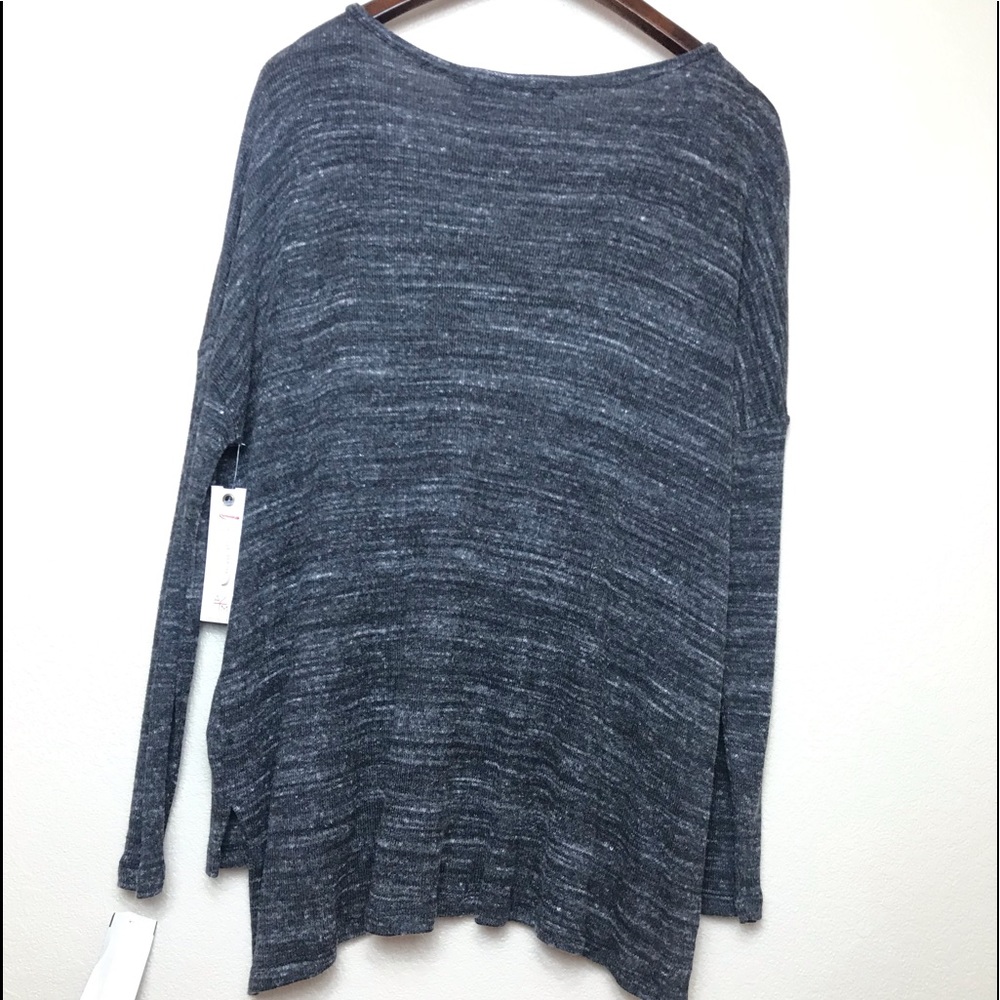🛍 Pull Over Sweater - Picture 2 of 5